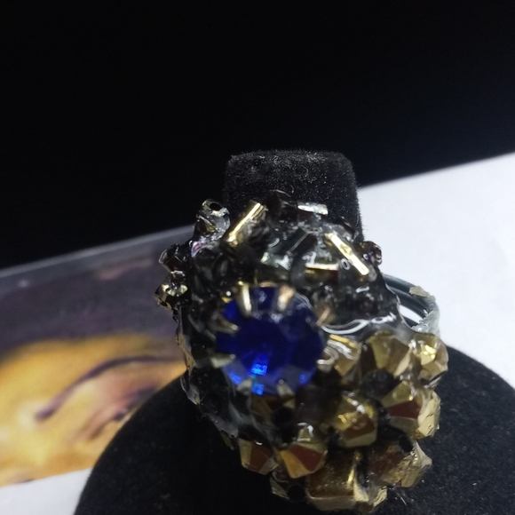 Jewelry - Picture 5 of 11